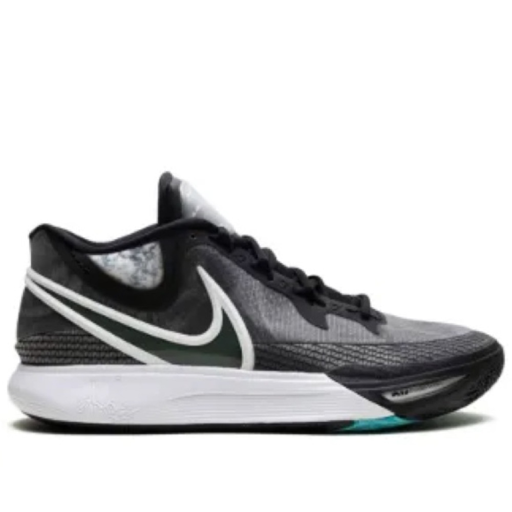 Nike
Kyrie 8 sneakers NEW 12